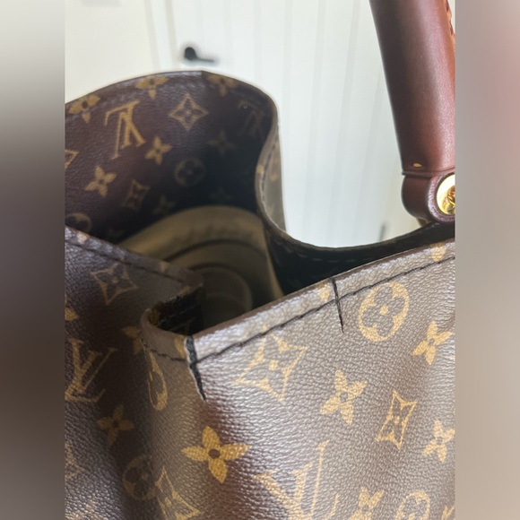 LOUIS VUITTON ARTSY MONOGRAM BAG - Picture 4 of 8